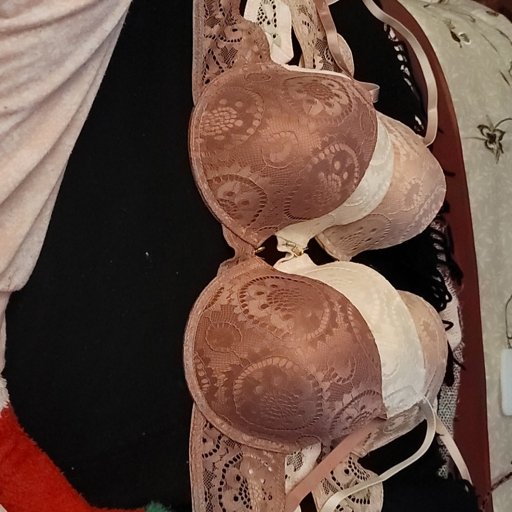 Bras - Picture 3 of 3